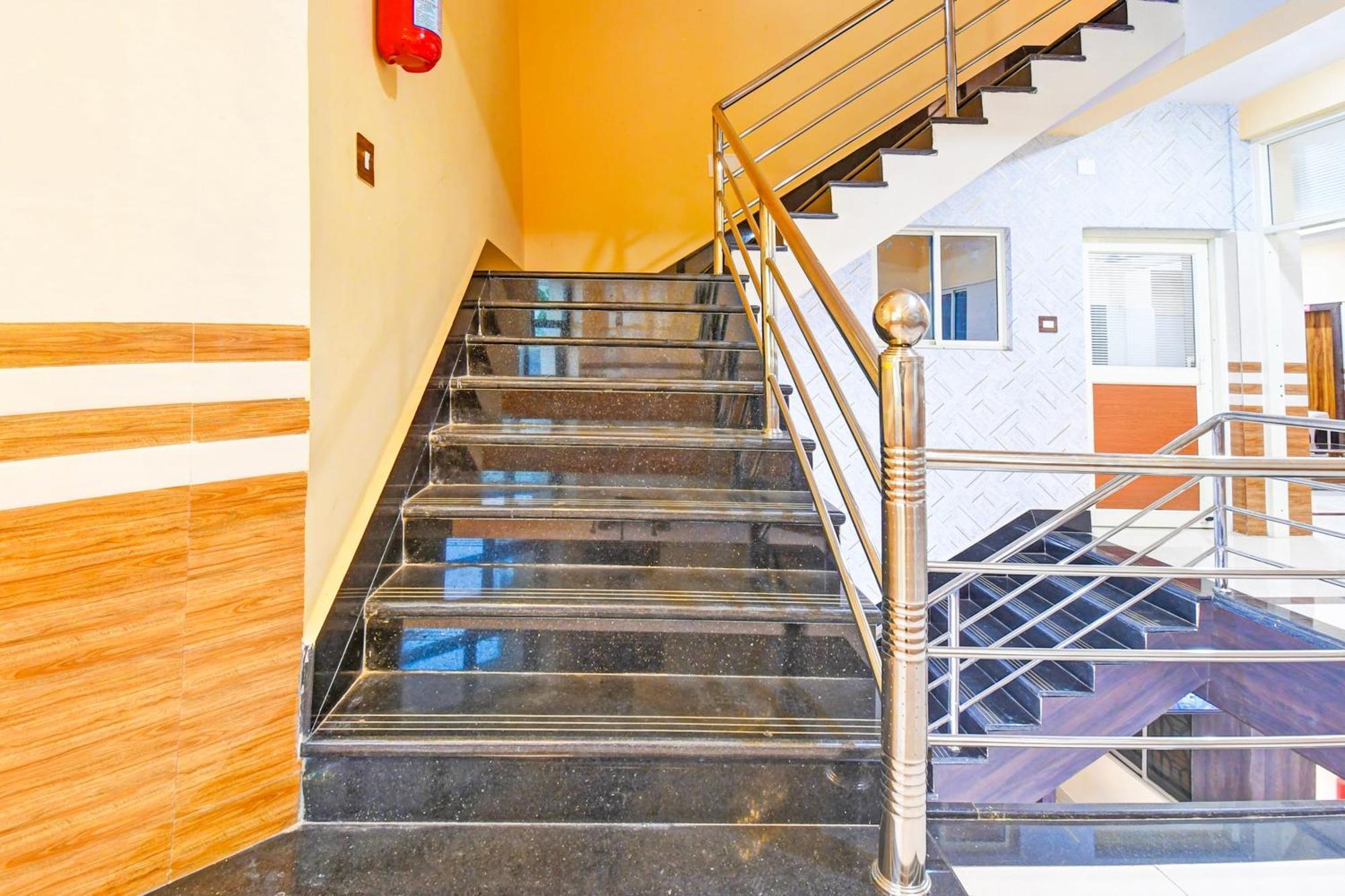 Super Hotel O Maa Bhubaneswari Hotel Buitenkant foto